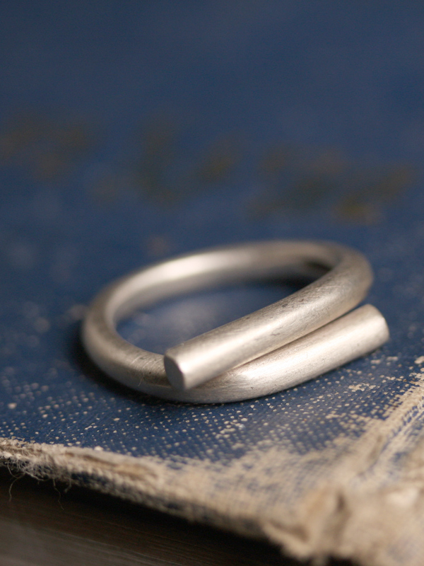 Minimalist Brushed Matte Silver Ring for Men and Women, Adjustable Open Vintage Design, Niche Home Fashion Accessory