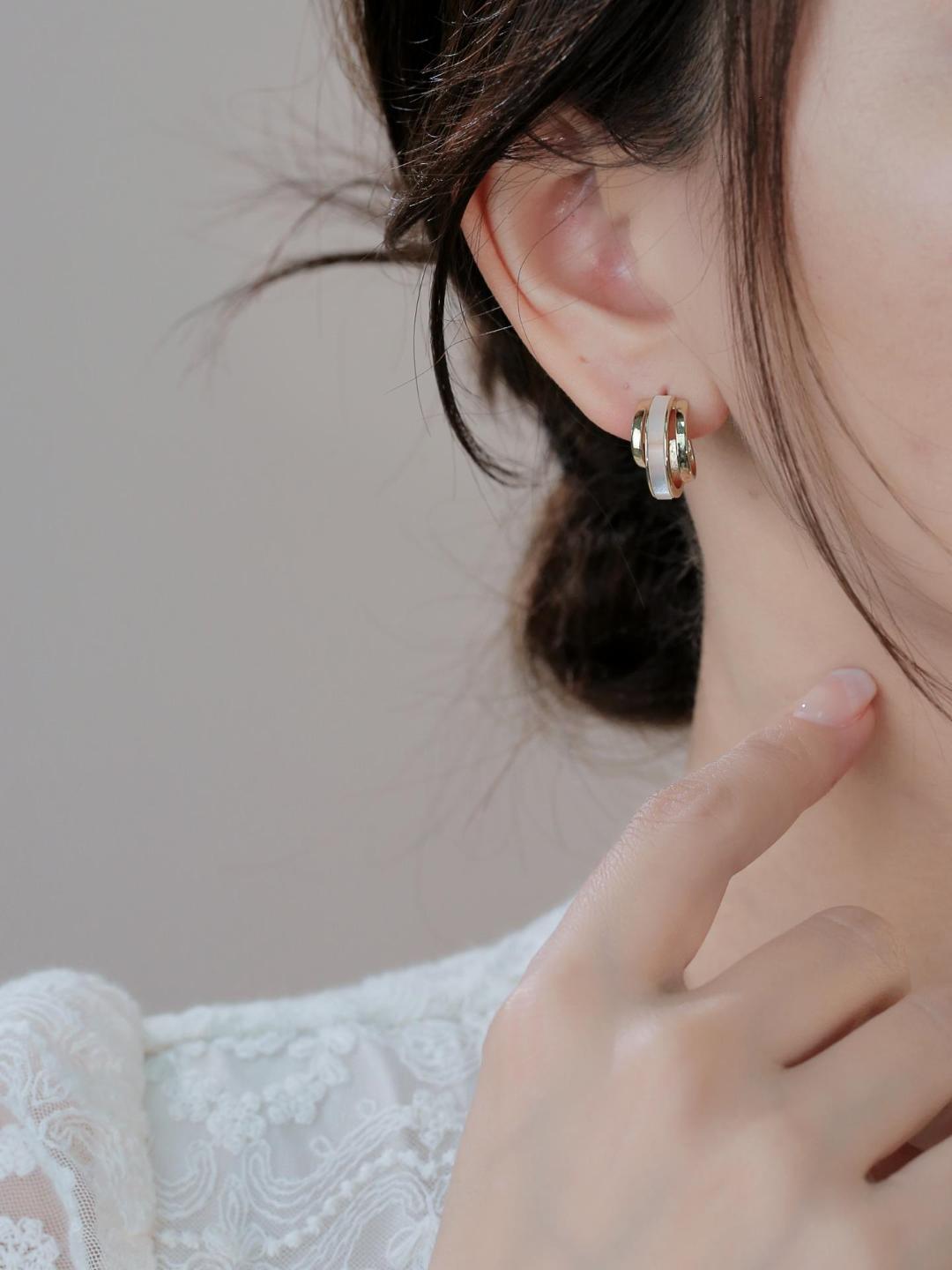 Minimalist French-Style Mother-of-Pearl Stud Earrings for Women - Exquisite Light Luxury, Unique High-End Design, 2025 Trend