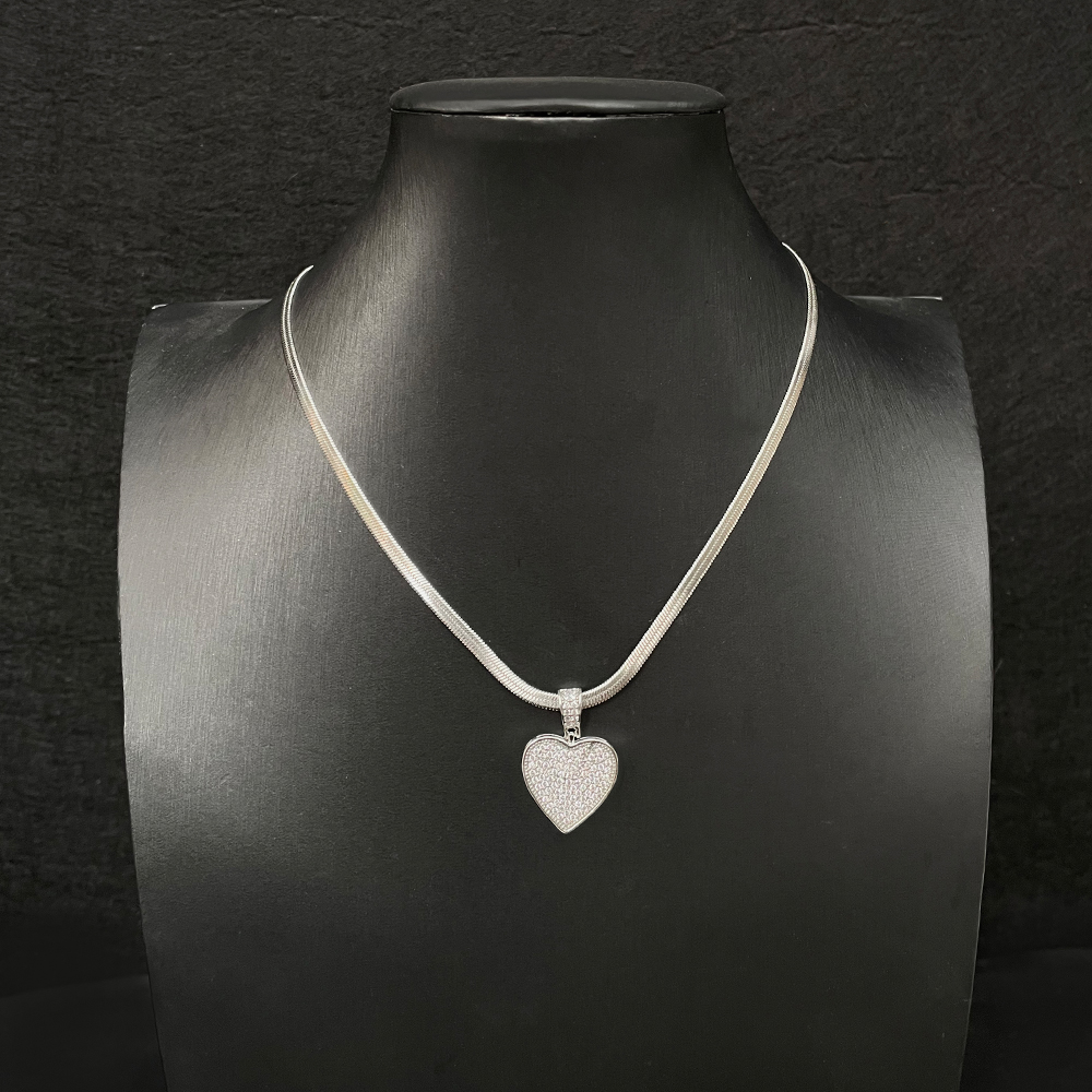 Minimalist Full Diamond Heart Pendant Necklace for Women, Personalized Snake Chain Clavicle Jewelry, Hip-Hop Style Accessory