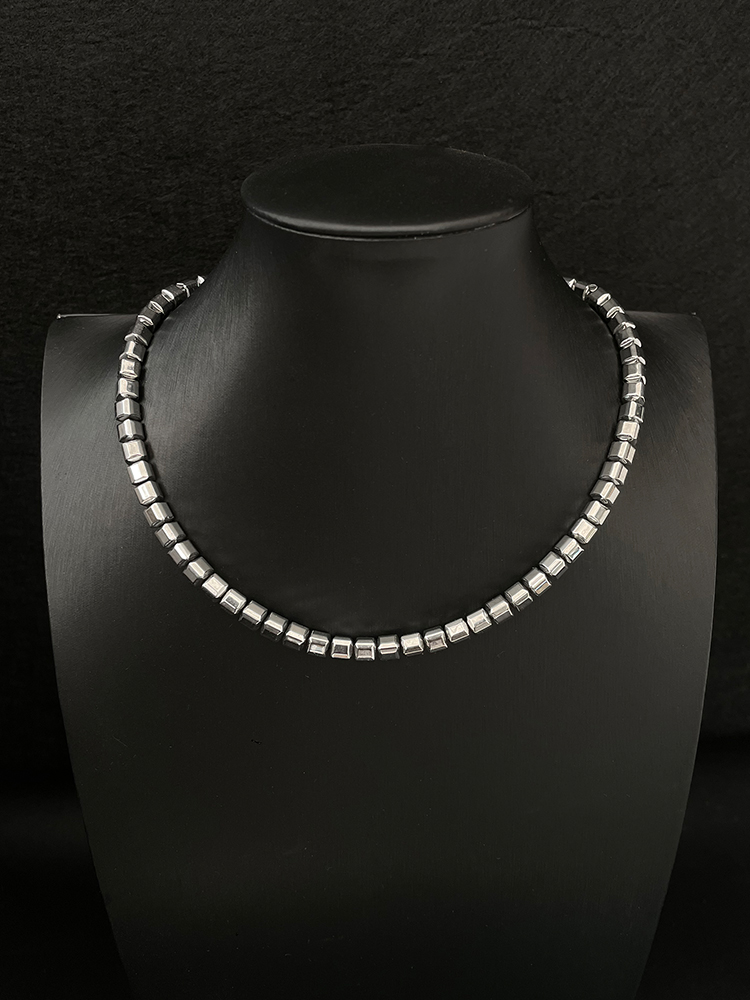 Minimalist Hip-Hop Clavicle Chain Necklace for Women - Light Luxury Personalized Accessory, Trendy High-End Design