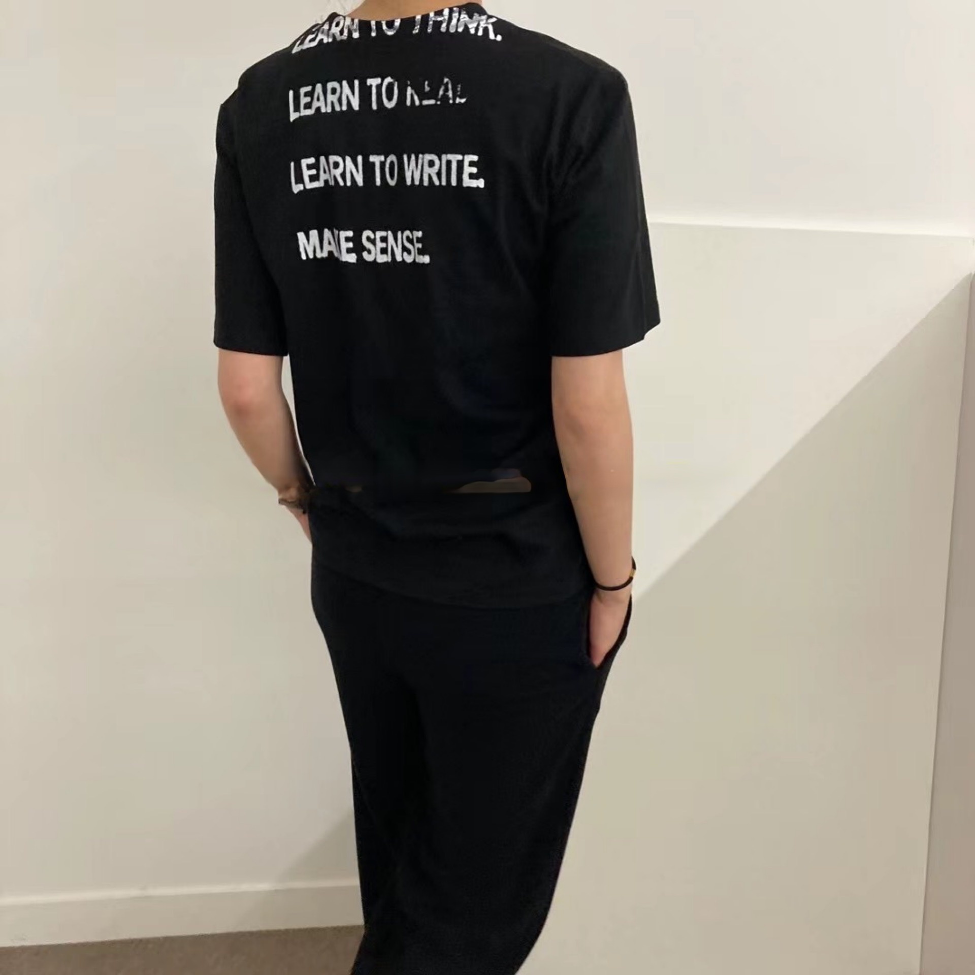 Minimalist Korean Style Round Neck Short Sleeve T-Shirt with Incomplete Print â€“ Unique Summer Fashion Essential