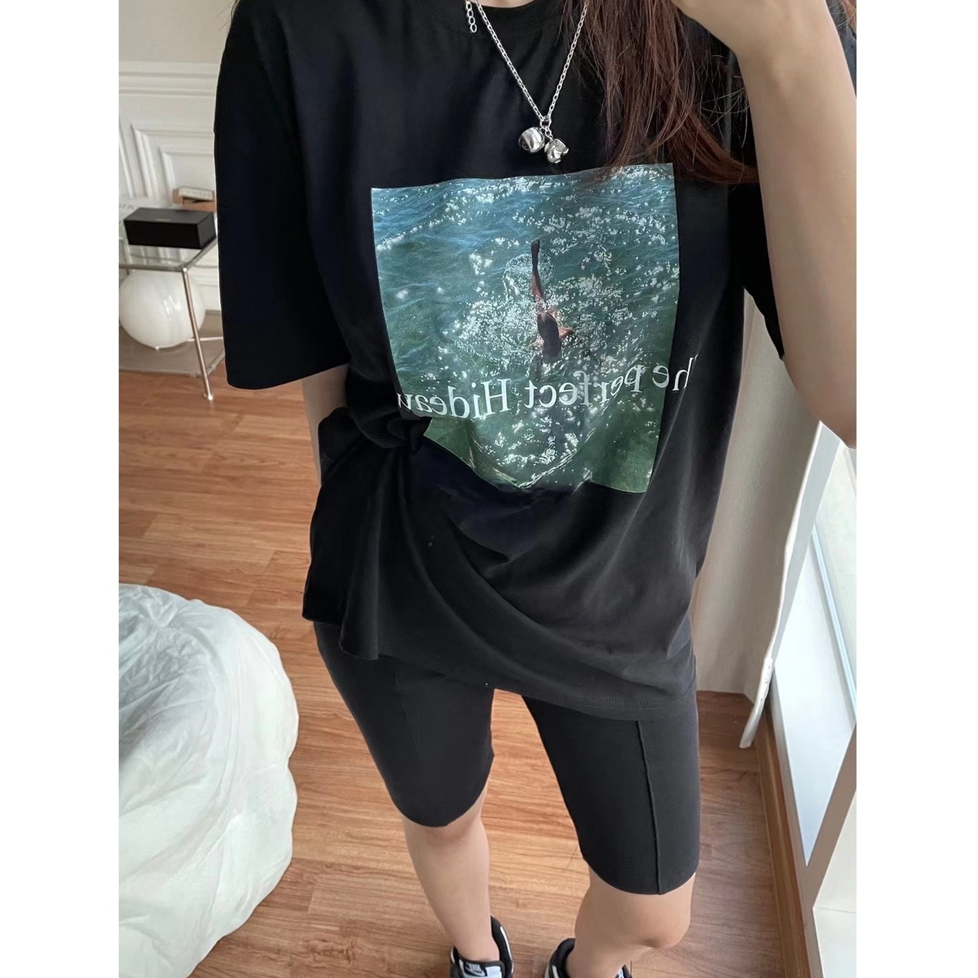 Minimalist Korean Style Summer T-Shirt for Women - Unique Seawater Photo Print, Round Neck, Loose Short Sleeve