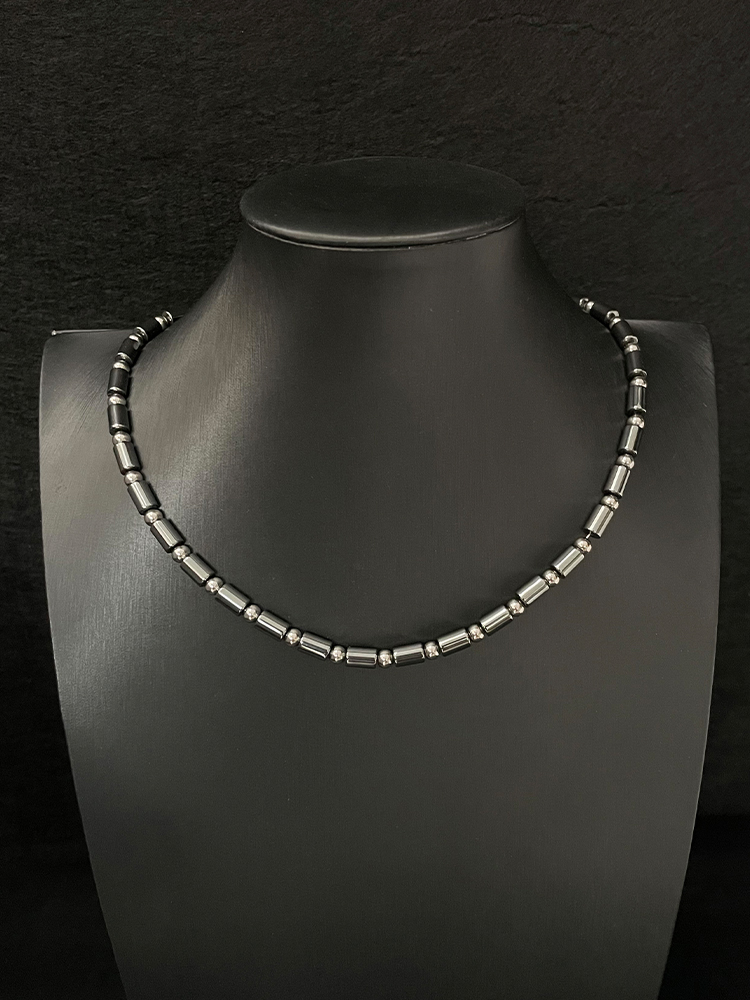 Minimalist Light Luxury Necklace for Women & Men, Versatile Hip-Hop Clavicle Chain, Personalized High-End Accessory
