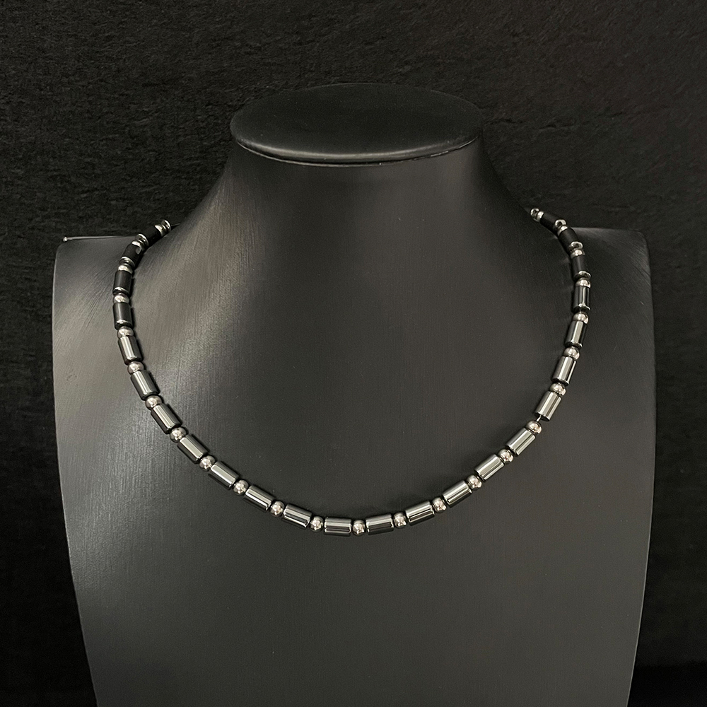 Minimalist Light Luxury Necklace for Women & Men, Versatile Hip-Hop Clavicle Chain, Personalized High-End Accessory
