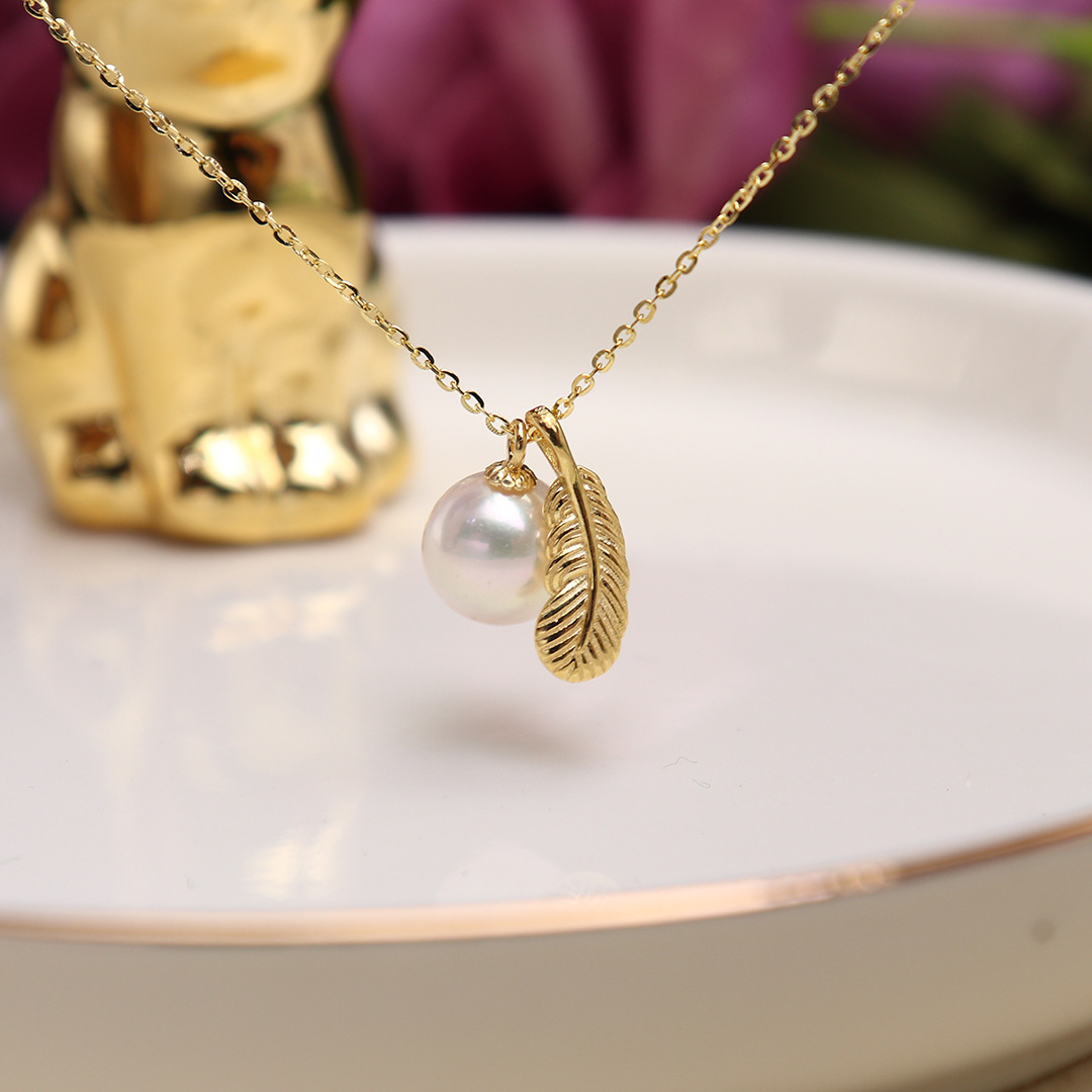 Minimalist Pearl Pendant Necklace, Versatile Gold Feather Clavicle Chain, Elegant Fashion Accessory for Chic Style