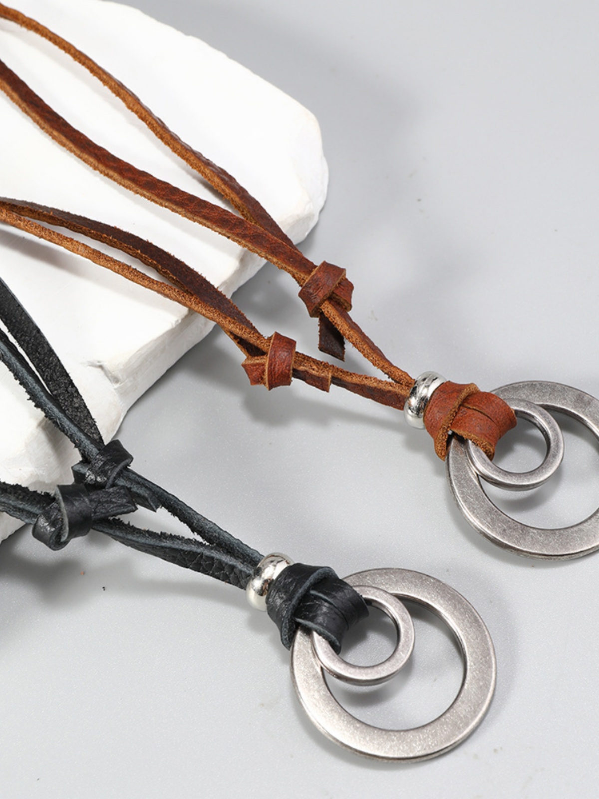 Minimalist Retro Leather Necklace for Unique Style â€“ Versatile Fashion Accessory, Perfect for 90s and Y2K Looks