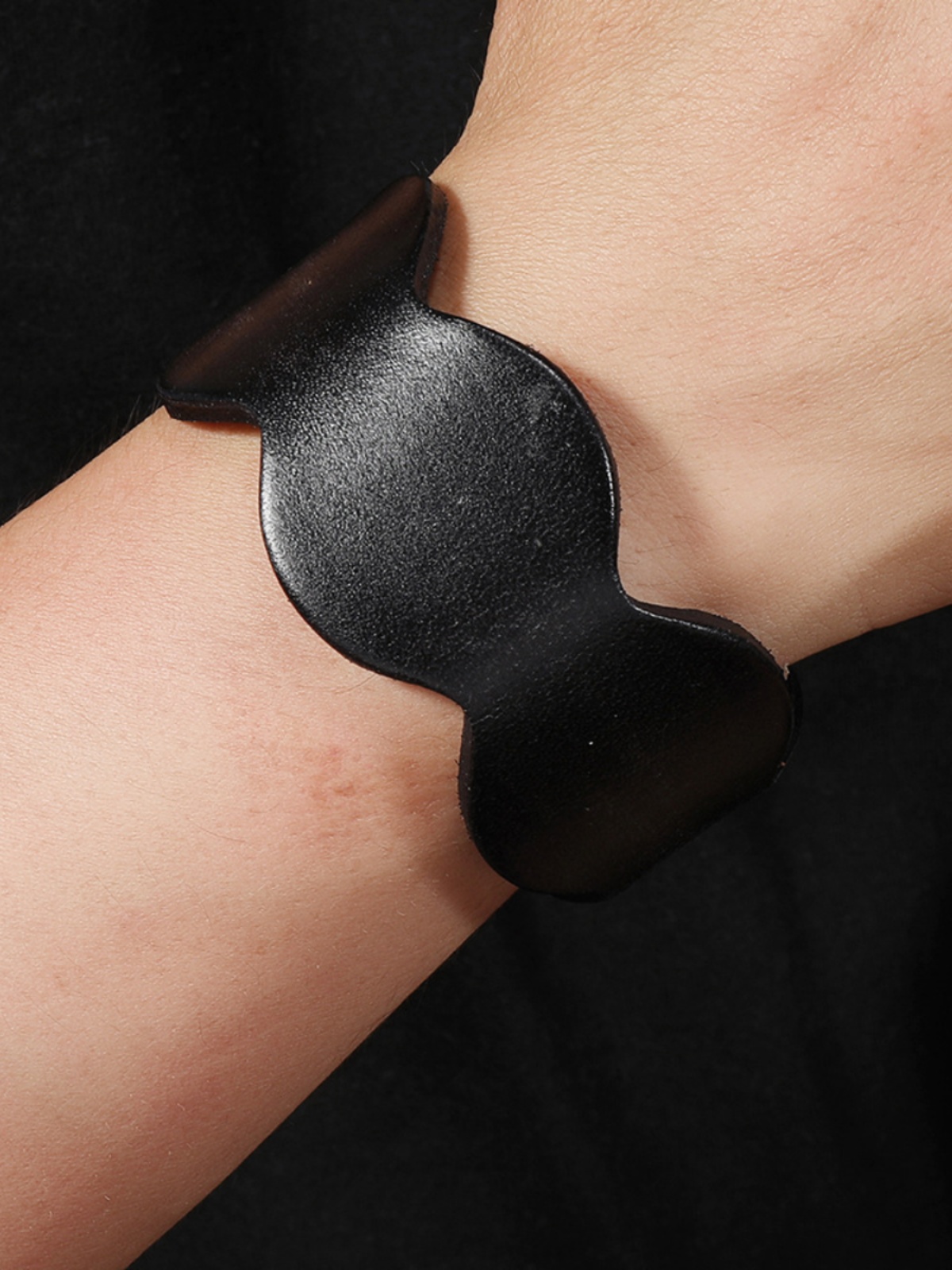 Minimalist Vintage Leather Bracelet - Creative Fashion Accessory for Stylish Looks