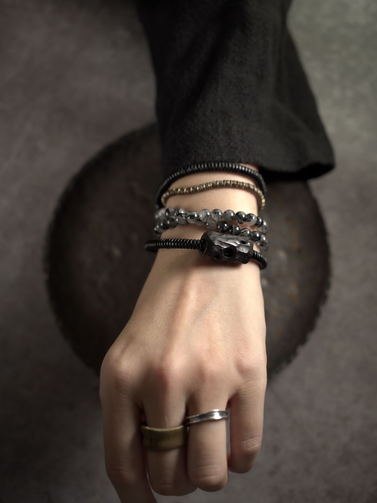 Mixed Design Black Sandalwood and Crystal Beaded Bracelet for Men, Versatile Jewelry Piece for Women, Unisex Fashion Accessory