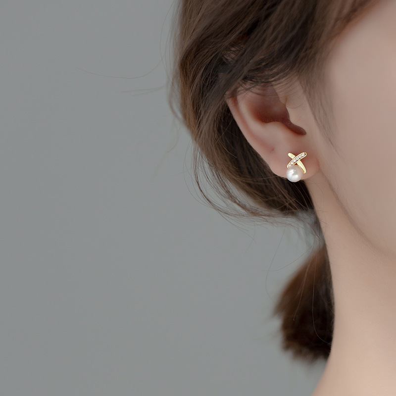 Natural Freshwater Pearl Stud Earrings in S925 Silver - Simple, Elegant Design for Women - High-End Summer Accessory