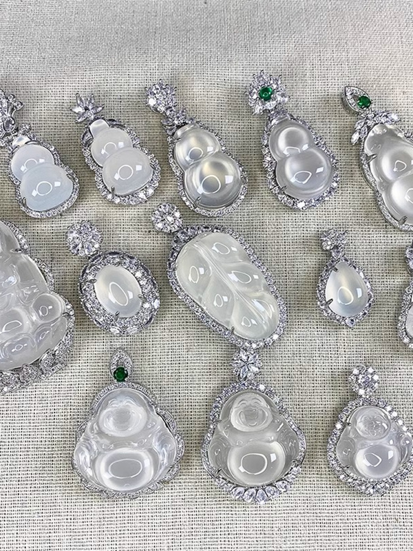 Natural Ice-Grade Chalcedony Pendant with Jadeite Inlaid Gemstones and Ice-Transparent Agate - Elegant Gemstone Jewelry