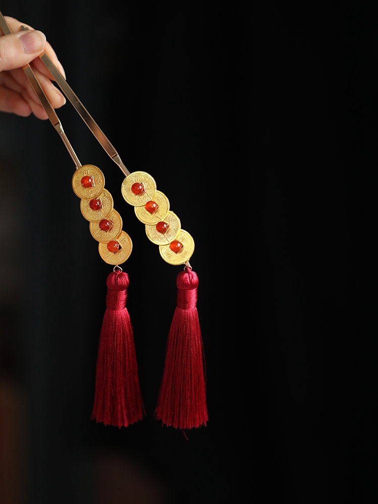 New Year Copper Coin Hairpin for Girls, Vintage Hanfu Hair Accessory with Red Tassels, Horse-Face Skirt Pin, Festive Ornament