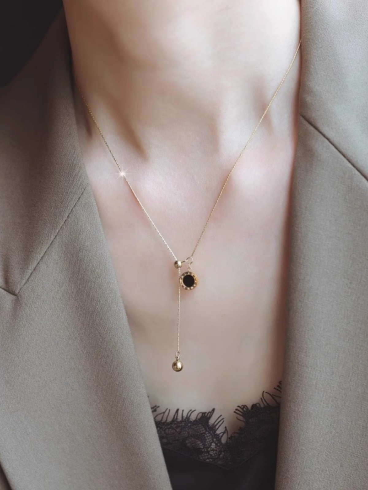Niche Design Women's Clavicle Chain Necklace - Elegant Parisian Style Jewelry