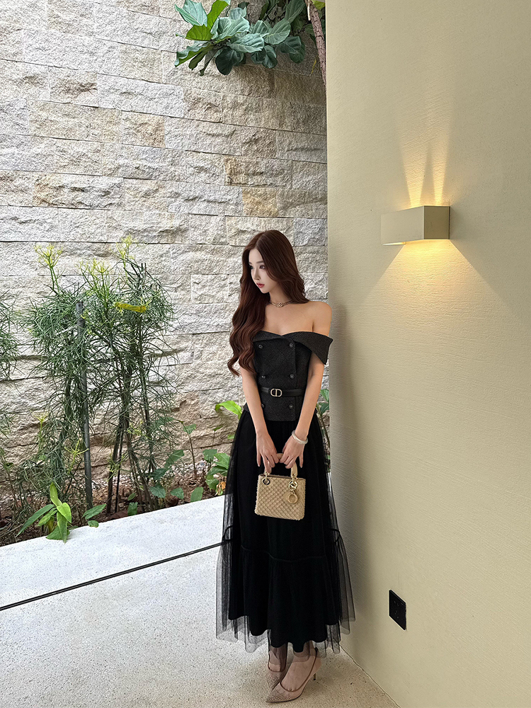 Off-Shoulder Short Sleeve Shirt for Women - High-End Street Fashion with Lapel Design, Heir/Socialite Style, Trendy 90s Look