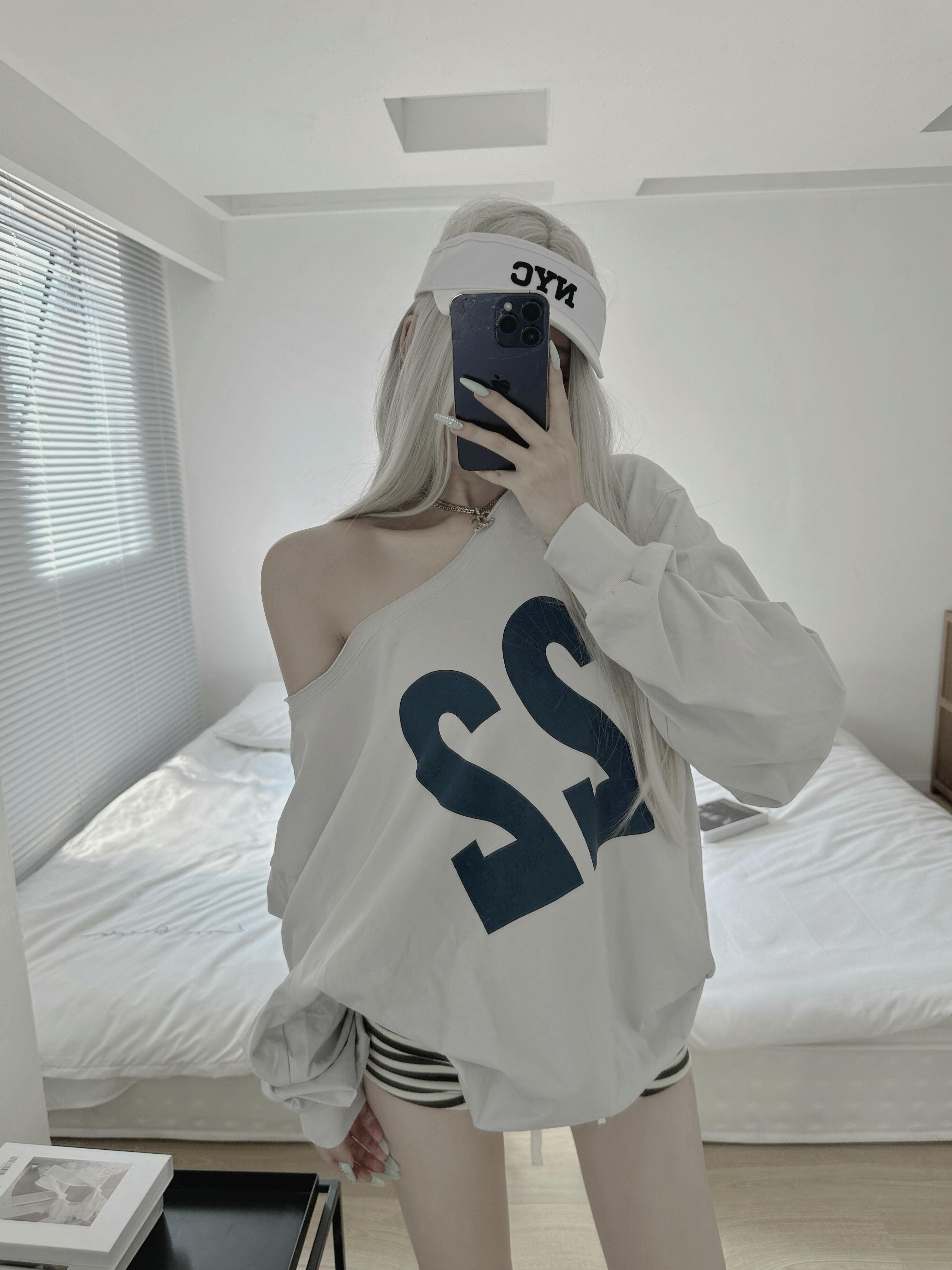 Off-Shoulder Spicy Girl Printed Long Sleeve Sweatshirt for Women, Loose Autumn Pullover Top, American Style, 2025 Fashion