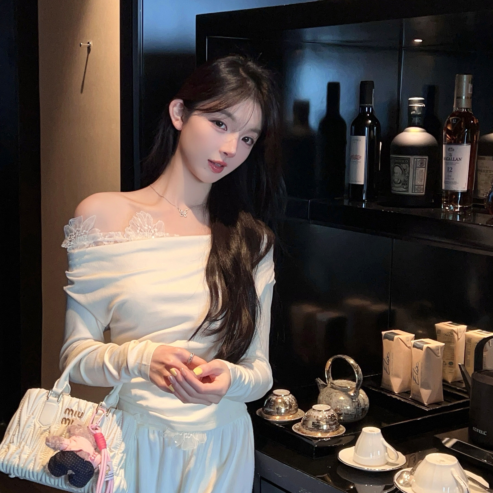 Off-White One-Shoulder Lace Trim Short Crop Top - Women's Spring Fashion Shoulder-Baring T-Shirt, Y2K Style