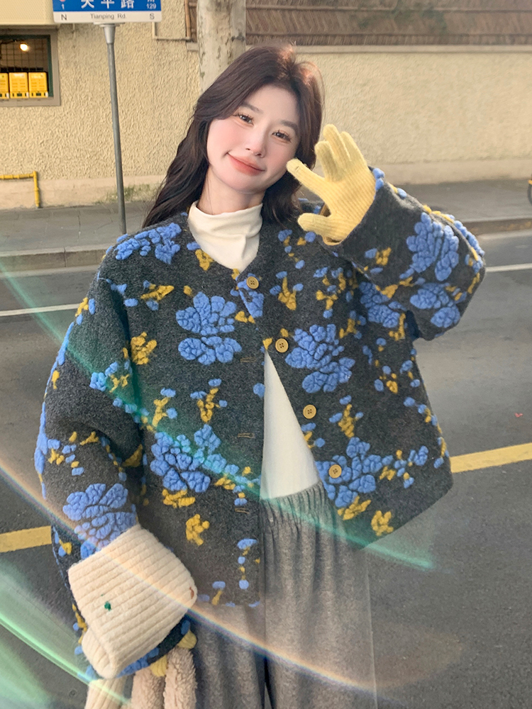 Petite Three-Dimensional Floral Woolen Down Jacket for Women, 2025 Winter High-End Fashion, Chic Outerwear