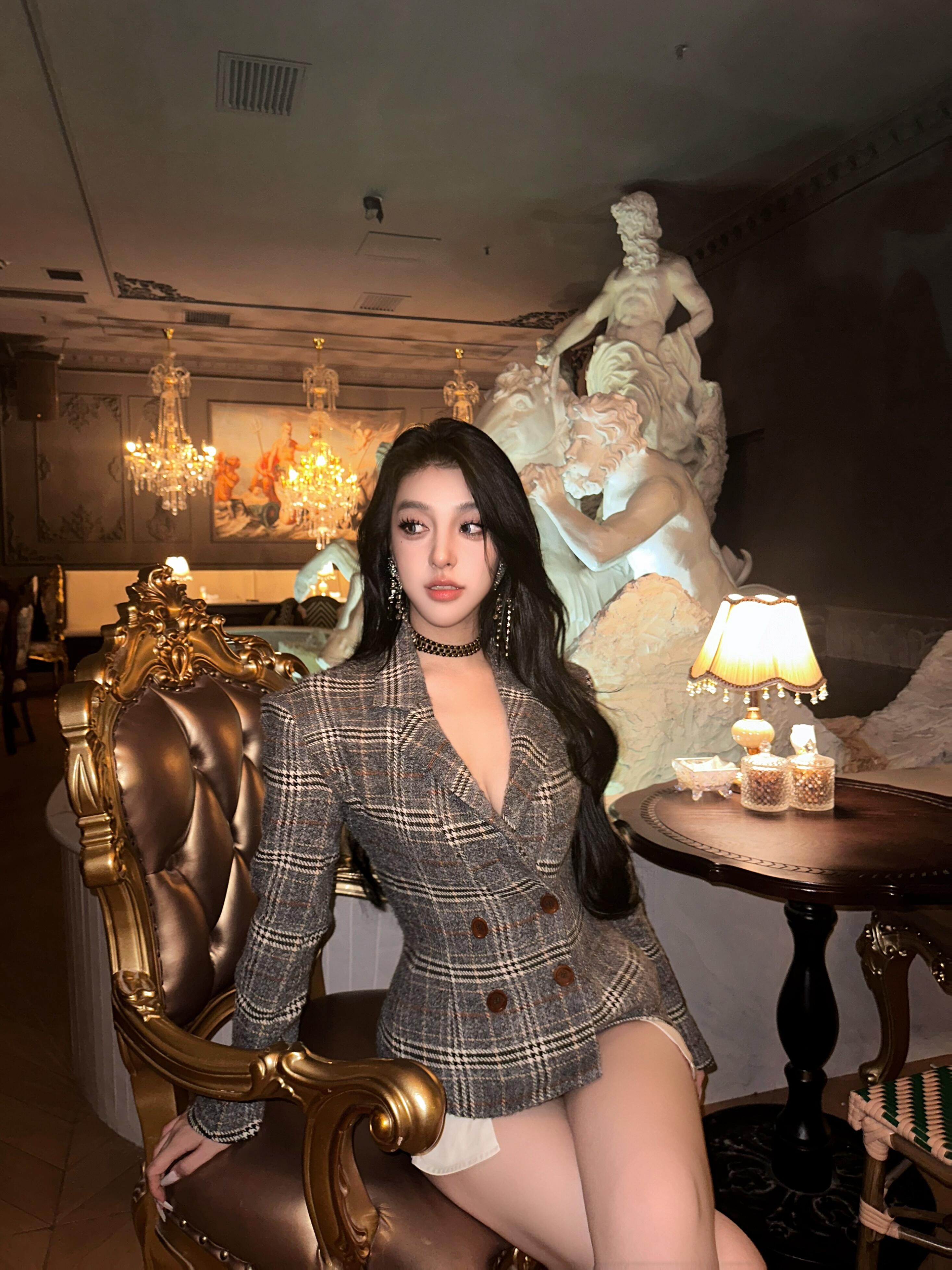 Plaid Double-Breasted Short Blazer for Women - Slim Fit Flattering Autumn Winter Suit, 2025 Fashion Trend
