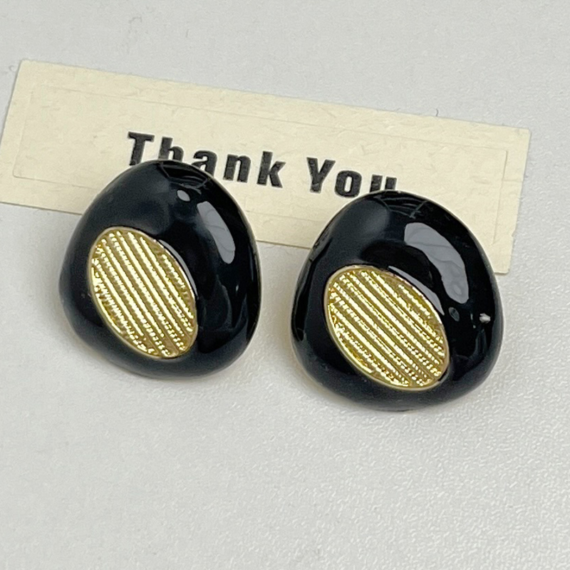 Retro Chinese-Style Textured Black Gold Enamel Earrings - 2025 Autumn Winter Metal Embroidered Feminine Jewelry