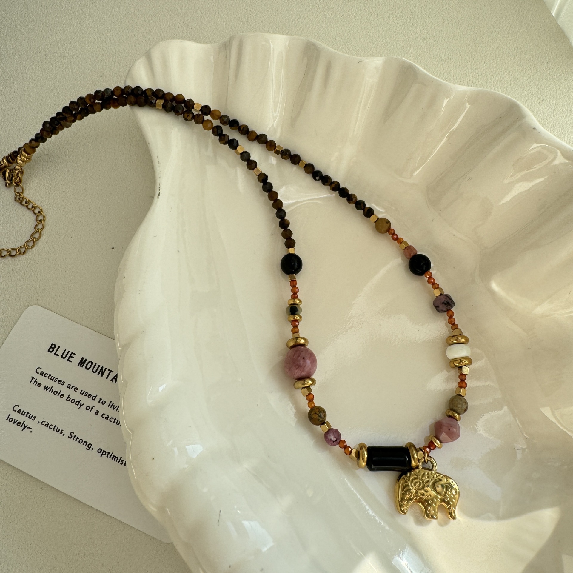 Retro Ethnic Sunflower Pendant Necklace for Women - Exquisite Beaded Clavicle Chain, Light Luxury Jewelry for Elegant Style