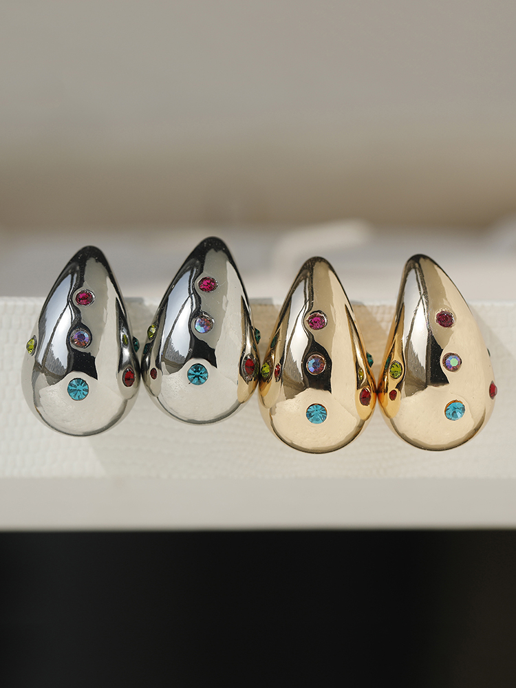 Retro European and American High-End Stud Earrings - Exquisite Light Luxury Design, Versatile Fashion Statement for Any Occasion