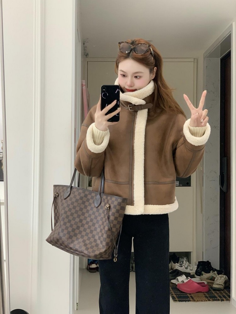 Retro Faux Fur Short Coat for Women, High-End Loose Thick Warm Lamb Wool Winter Jacket