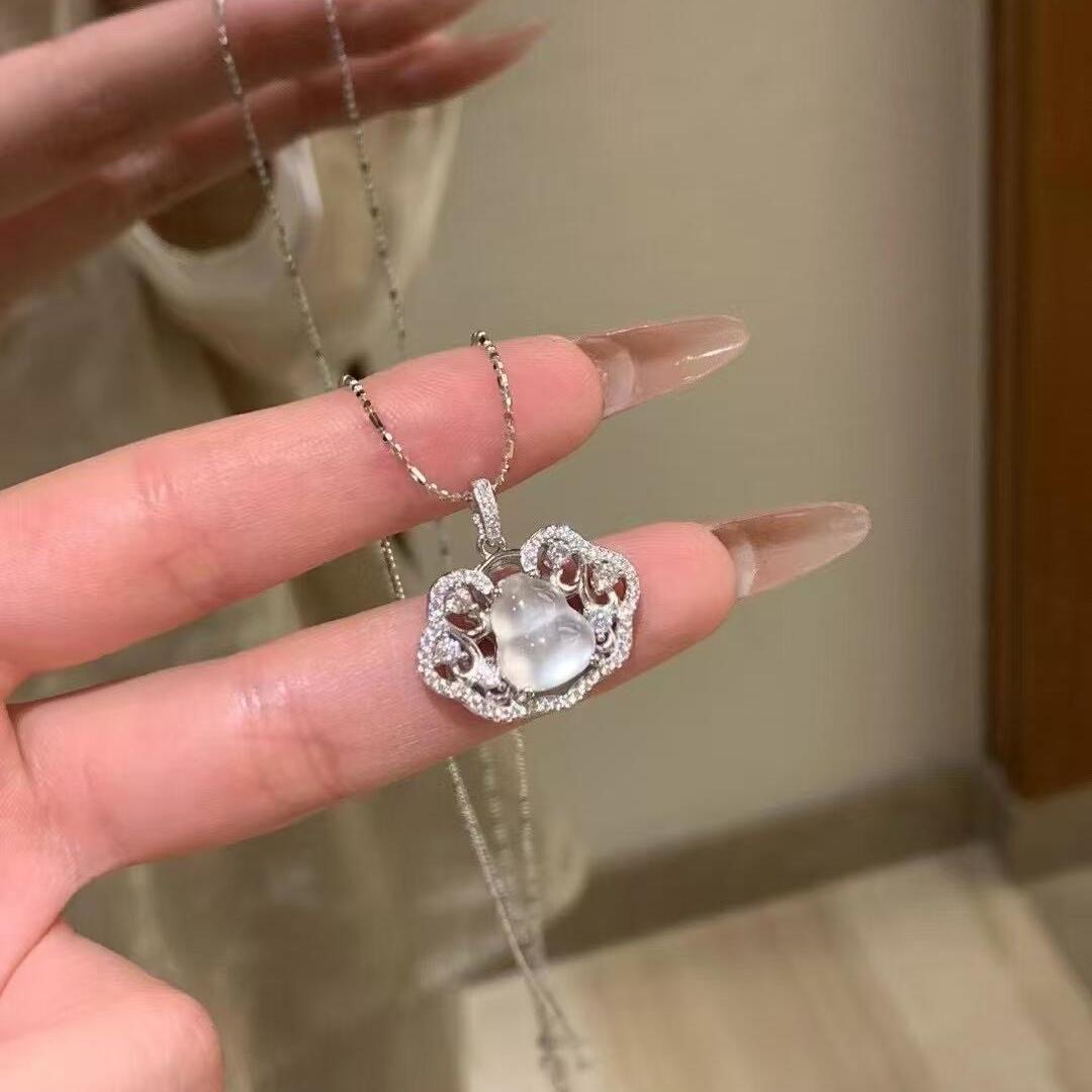S925 Pure Silver Jade Gourd Cloud Lock Necklace for Women - Light Luxury Niche Jewelry, Elegant Fashion Accessory