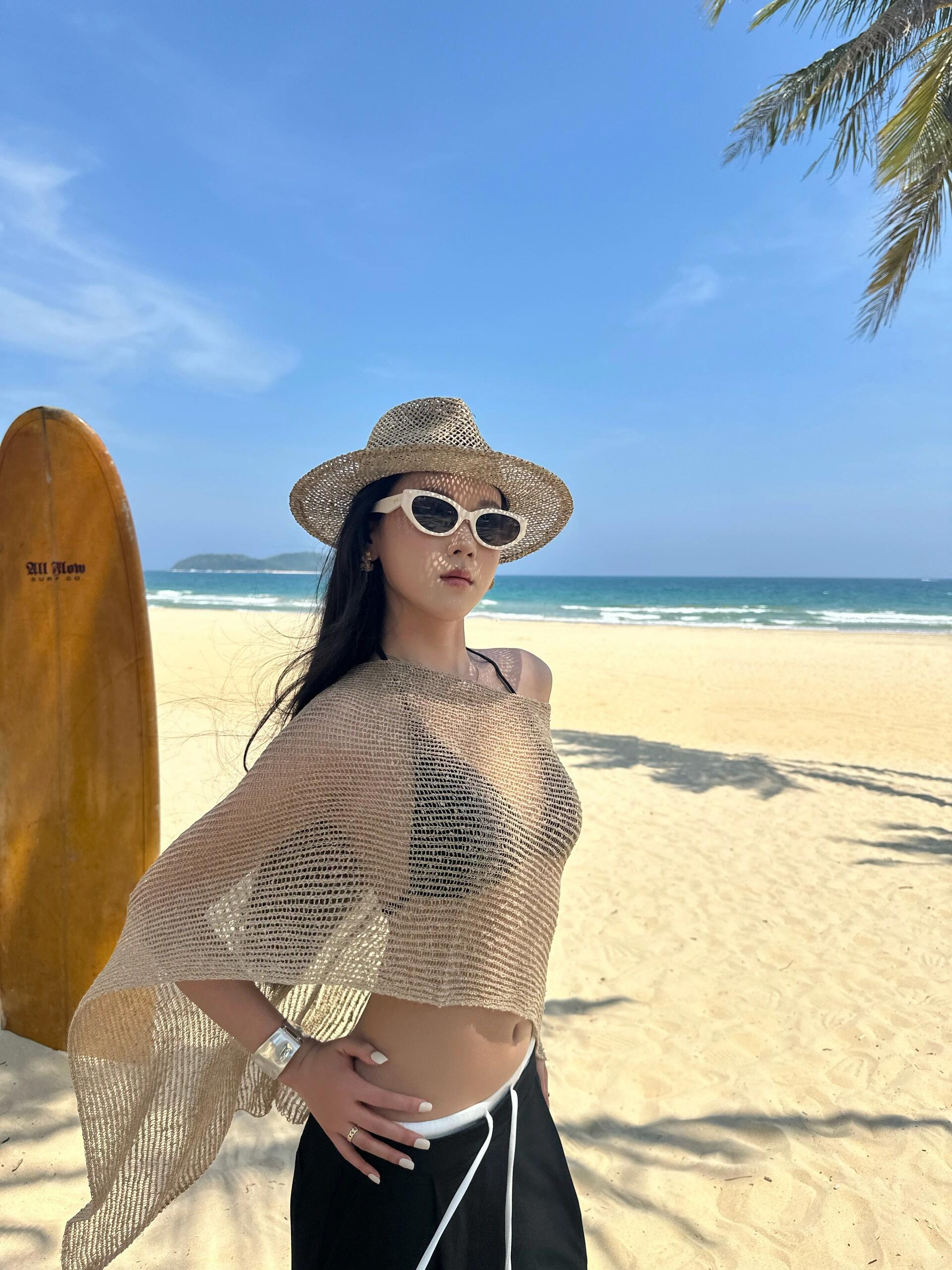 Sexy Knitted Hollow One-Piece Top for Women - Summer Halter Camisole with Versatile Styles - Vacation Fashion