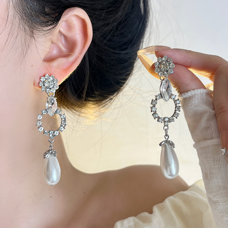 Sparkling Diamond Flower Water Drop Pearl Long Dangle Earrings for Women â€“ Elegant 2025 Fashion Jewelry Trend