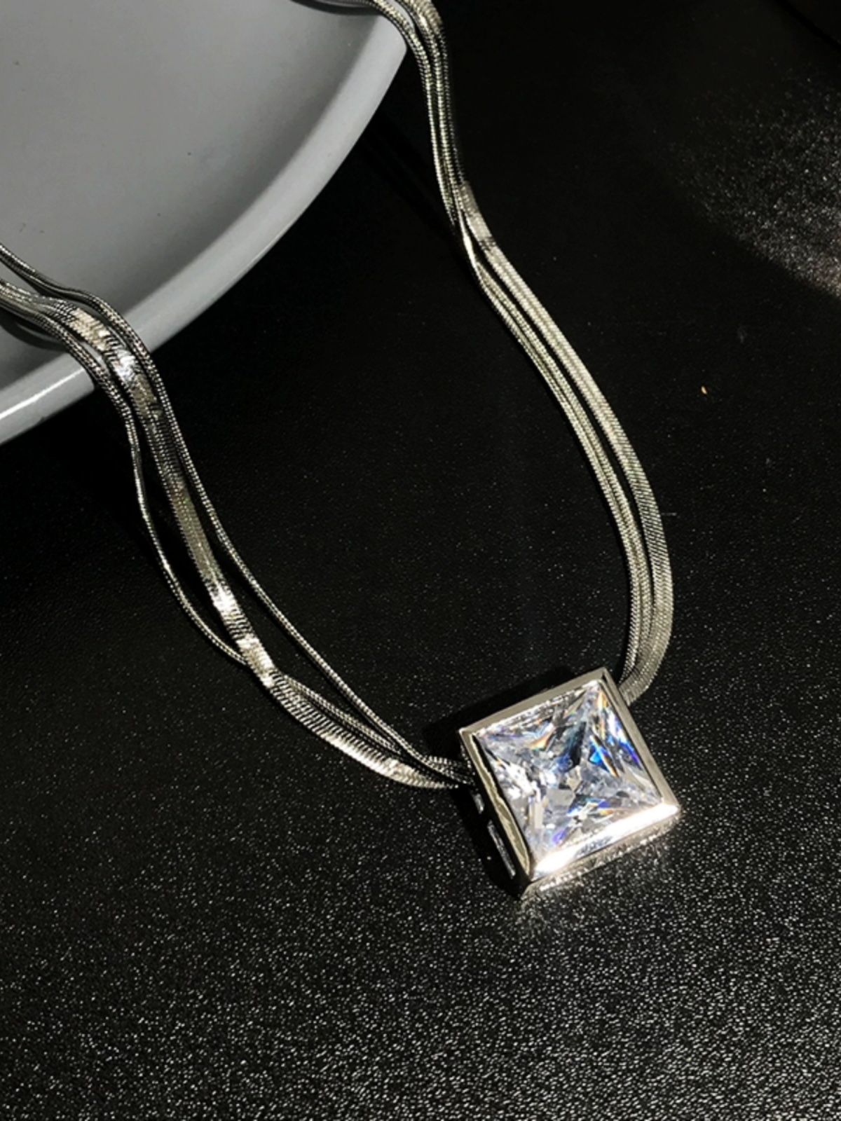 Square Zircon Necklace for Women, High-End Light Luxury Clavicle Chain, Trendy Summer Accessory for Stylish Girls