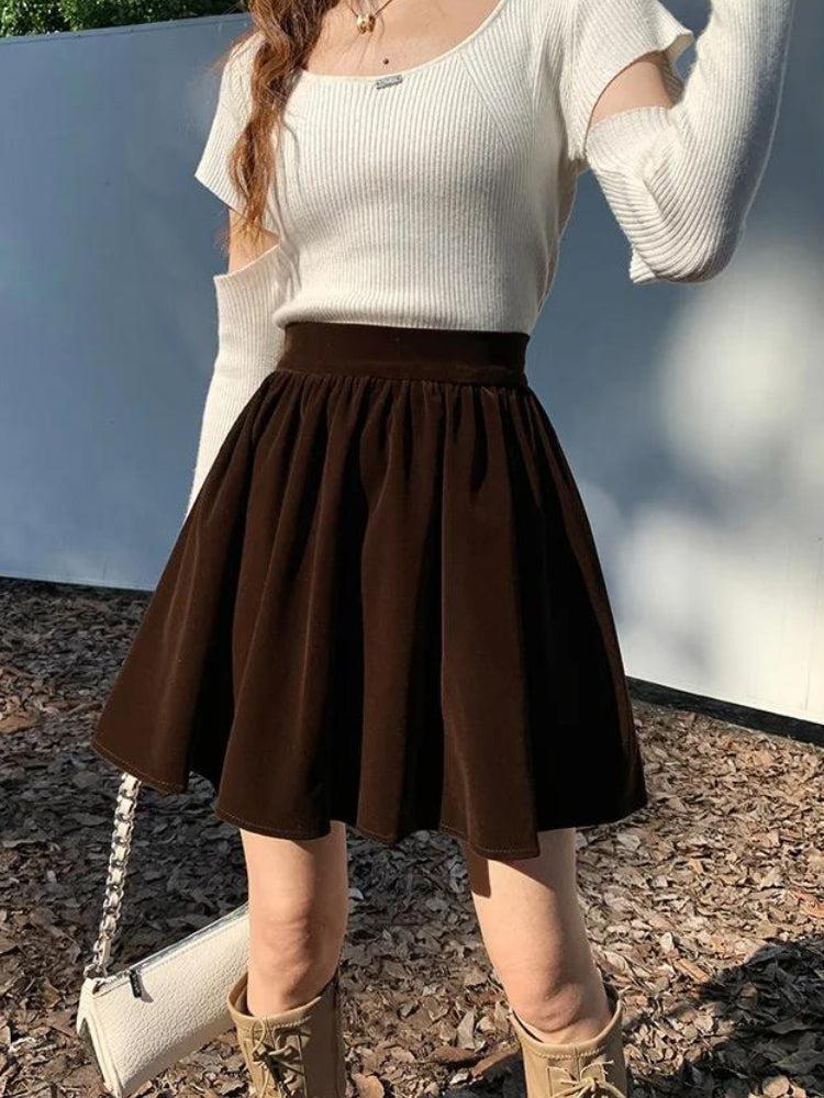 Stylish Work Outfits, Outfit Summer Ideas Dark Academia Velvet Mini Skirt