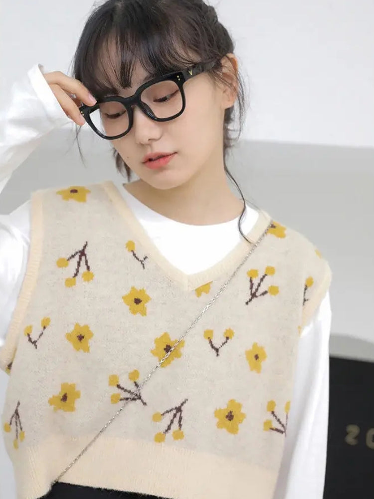 Stylish Work Outfits, Outfit Summer Ideas Floral Cropped Sweater Vest