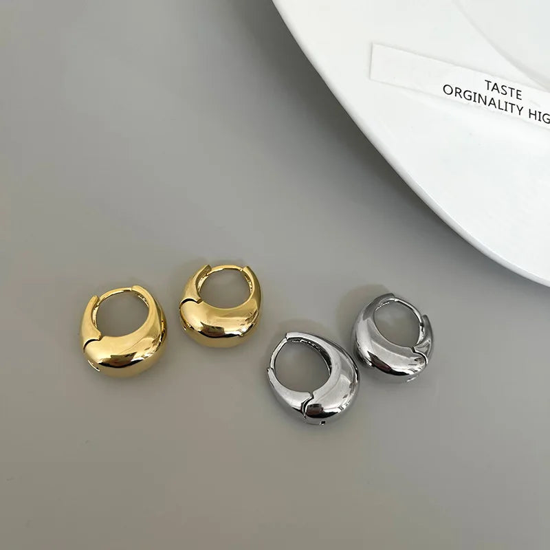 Stylish Work Outfits, Outfit Summer Ideas Minimal Round Earrings