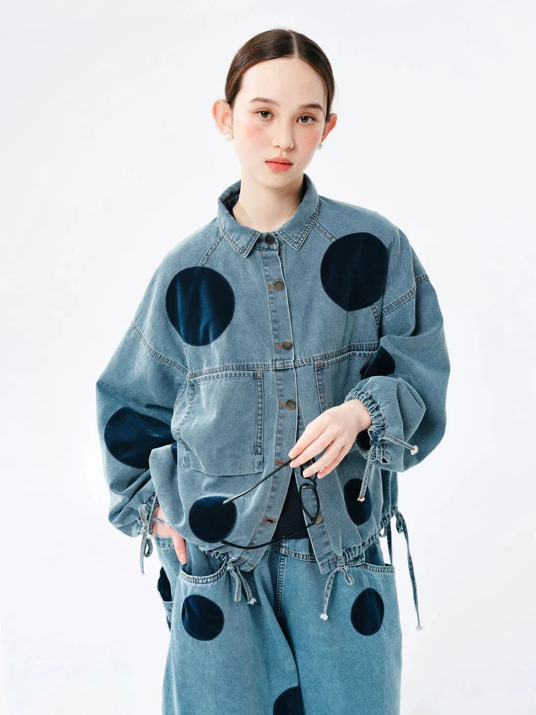Stylish Work Outfits, Outfit Summer Ideas Polka Dot Button Up Denim Jacket