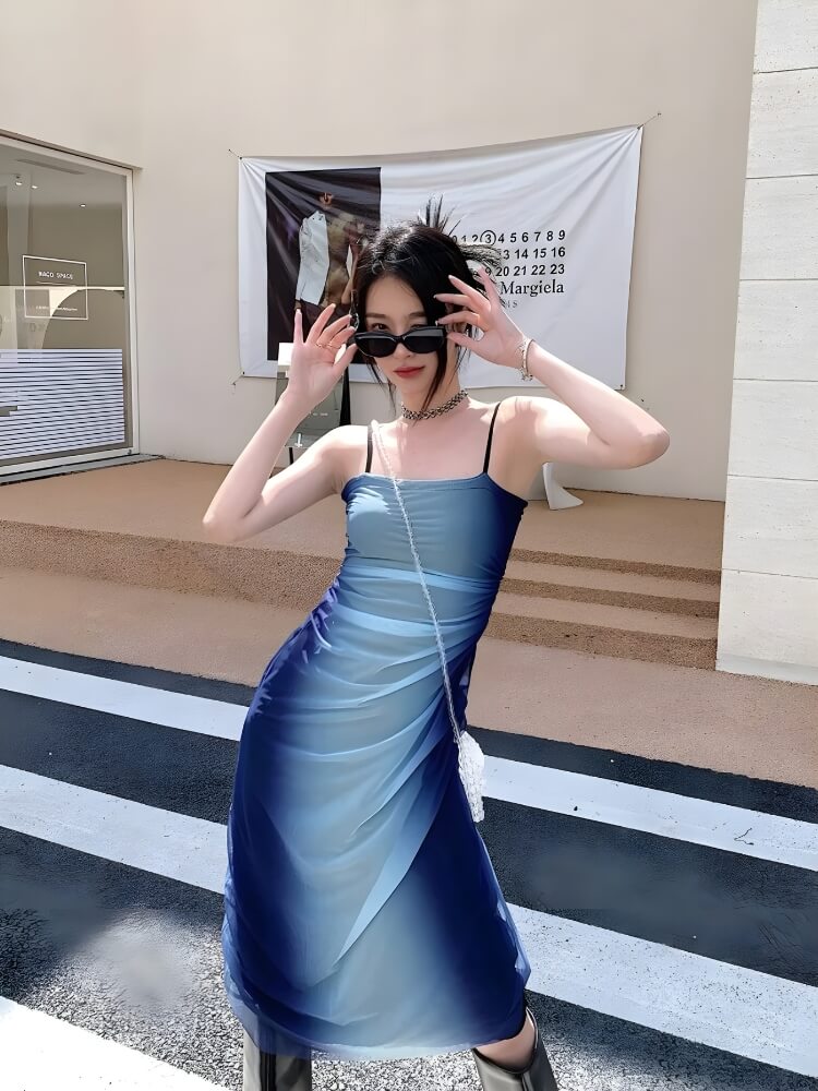 Stylish Work Outfits, Outfit Summer Ideas Y2K Blue Gradient Strappy Midi Dress