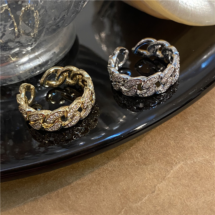 Trendy Diamond-Studded Cuban Chain Ring for Men and Women, Minimalist Hip-Hop Style, High-End Fashion Accessory