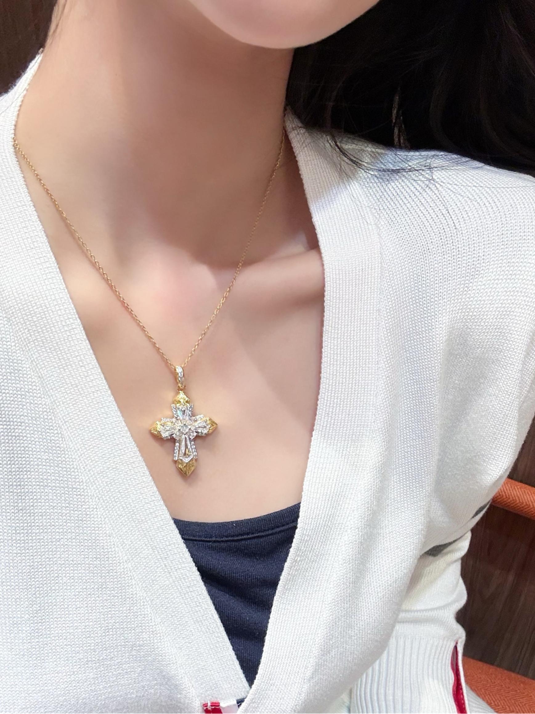 Trendy High-Carbon Diamond Cross Necklace for Women - Ultra-Sparkling Light Luxury Clavicle Chain, Perfect for Sweater Layering
