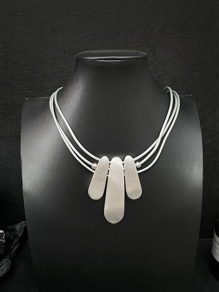Trendy Long Necklace for Women with Metal Brushed Pendant - Versatile Collarbone Chain Accessory, European and American Fashion