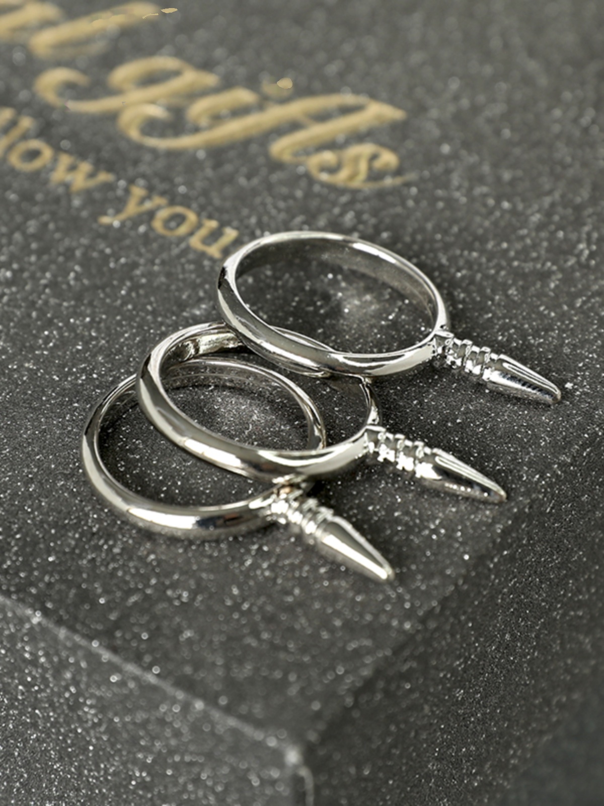 Trendy Metal Silver-Plated Exaggerated Screw Ring for Women - Hip-Hop Fashion Accessory, Versatile Statement Jewelry