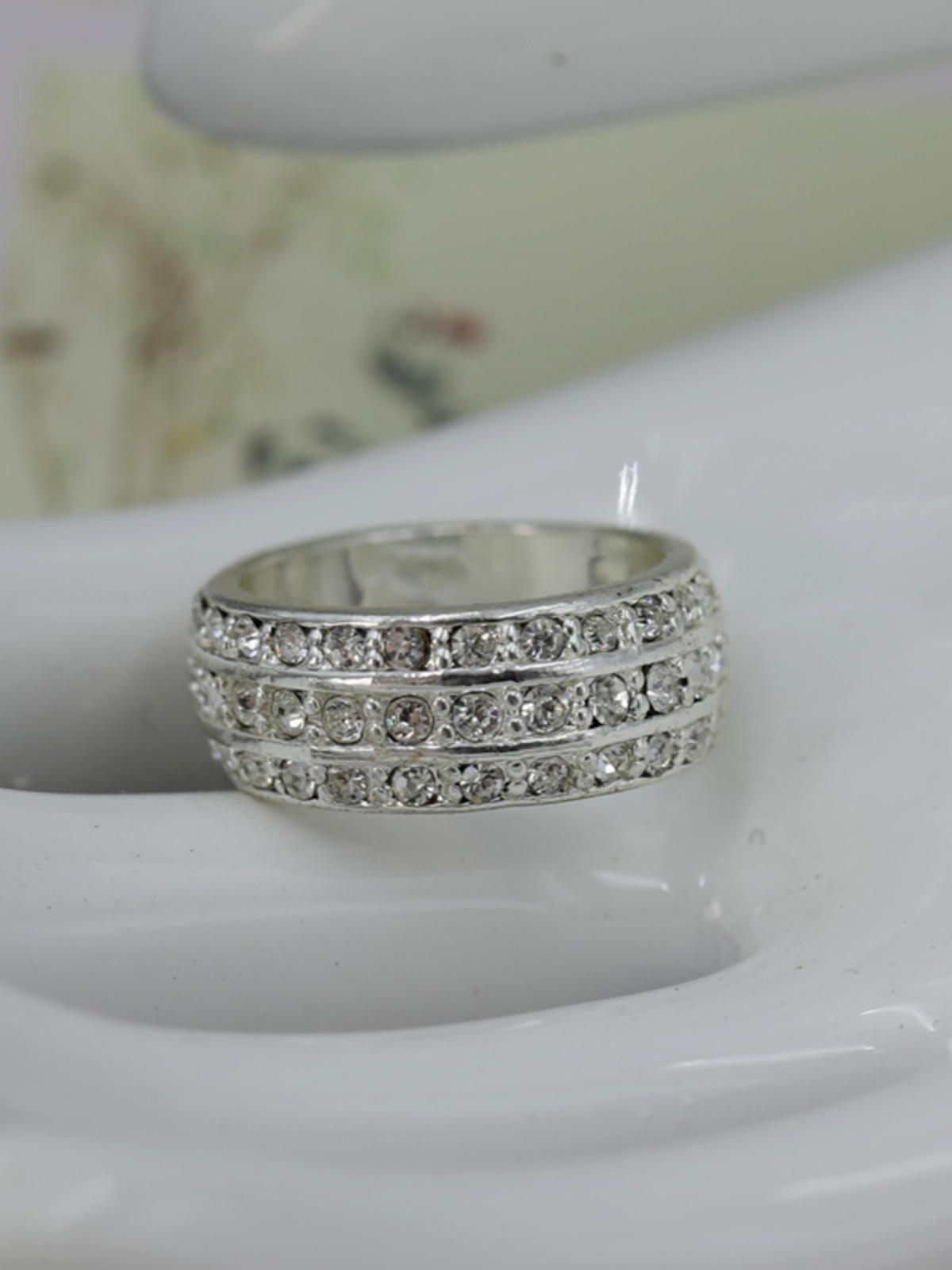 Trendy Silver Gemstone Inlaid Alloy Ring for Girls - European American Style Personality Accessory, Perfect for Fashionistas