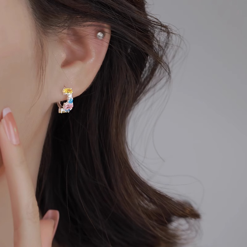 Trendy Small Niche Design Ear Studs Earrings - Chic Ear Clips for Fashion-Forward Accessory Lovers