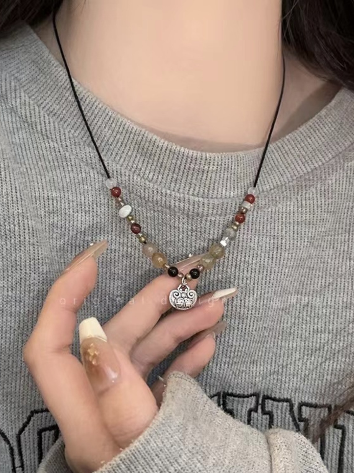 Trendy Soul Collision Sweatshirt Chain Necklace - Short Clavicle Neck Chain with Small Lock for Students