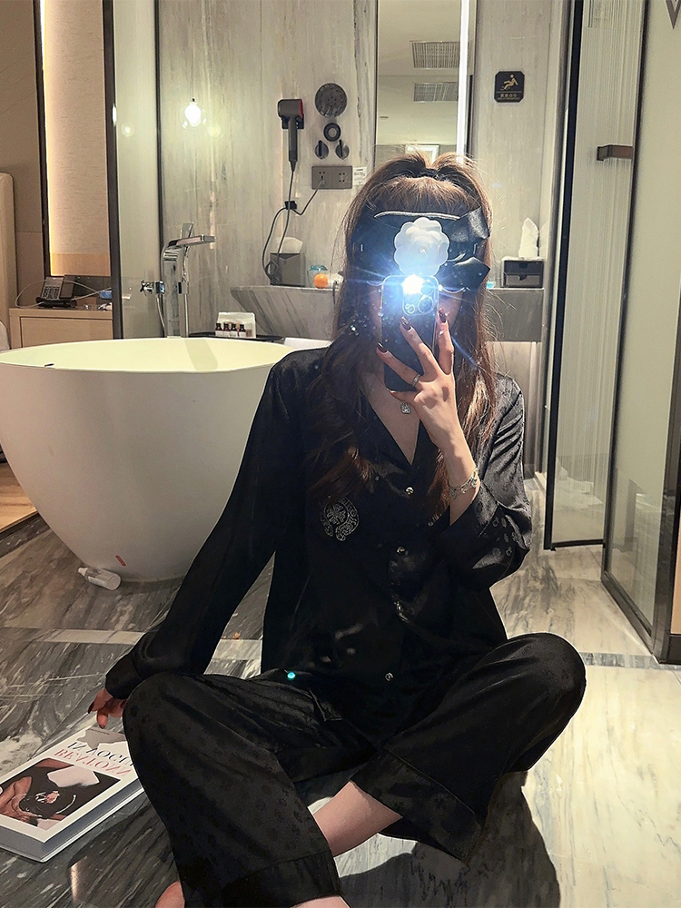 Trendy Women's Ice Silk Pajamas Set - Long Sleeve Top & Pants - Cool Summer Loungewear for Spring & Autumn, Ideal for Casual Outings