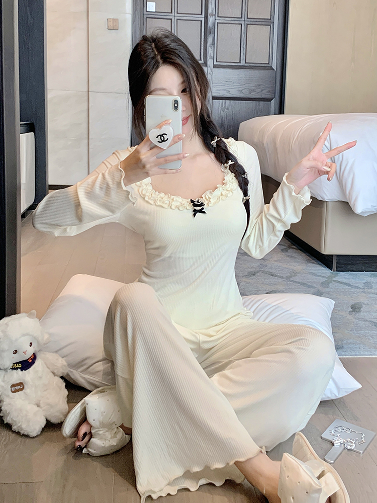 Ultra-Soft Women's Long Sleeve Pajamas Set with Chest Pads, Sexy Lace Detail, Perfect for Spring and Autumn Homewear