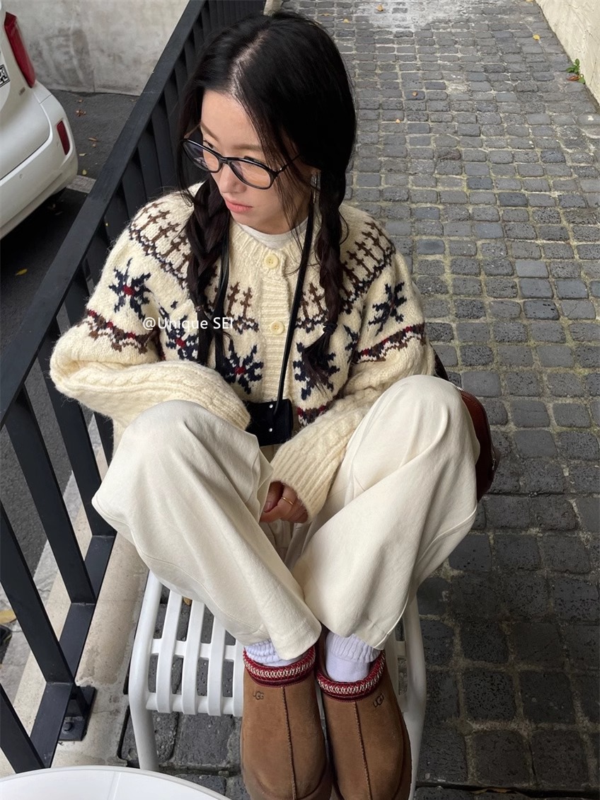 Unique Winter Retro Nordic Snowflake Pattern Knitted Cardigan Sweater for Casual Versatile Style