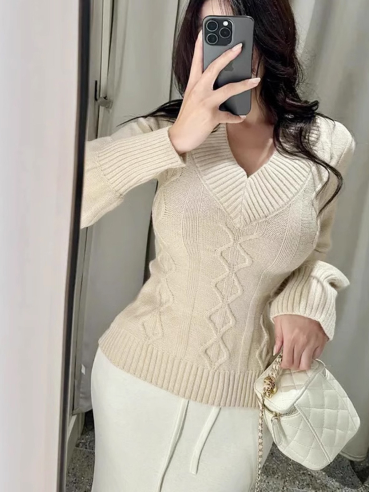 V-Neck Chest-Enhancing Cable Knit Sweater for Women - Slim-Fit, Waist-Cinching Pullover for Autumn & Winter, Niche Aesthetic Fashion