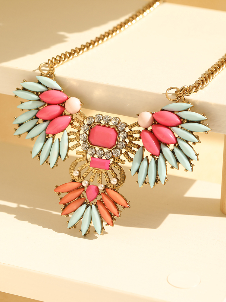 Versatile Exaggerated Gemstone Short Necklace for Women, Textured Clavicle Chain, Personalized Fashion Accessories