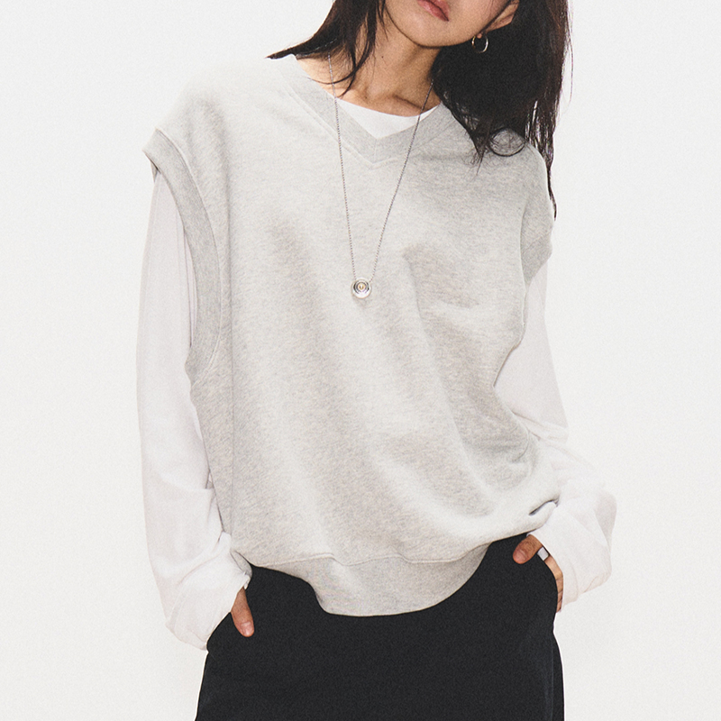 Versatile Gray V-Neck Fleece Vest - Autumn 2025 Sleeveless Layering Top for Casual Style