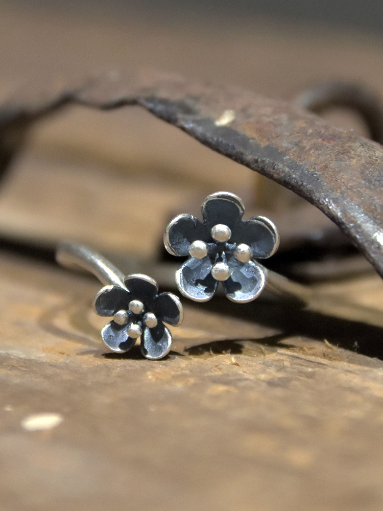 Vintage Artistic Adjustable Silver Ring with Flower Design - Ethnic Style Fashion Jewelry for Women
