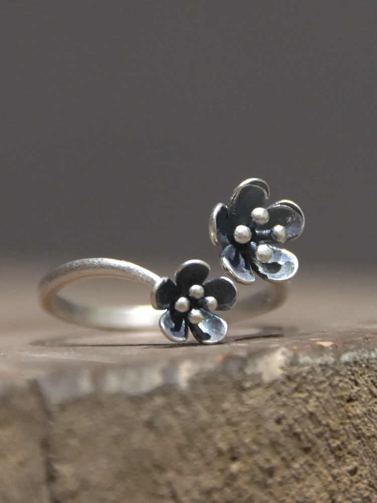 Vintage Artistic Adjustable Silver Ring with Flower Design - Ethnic Style Fashion Jewelry for Women