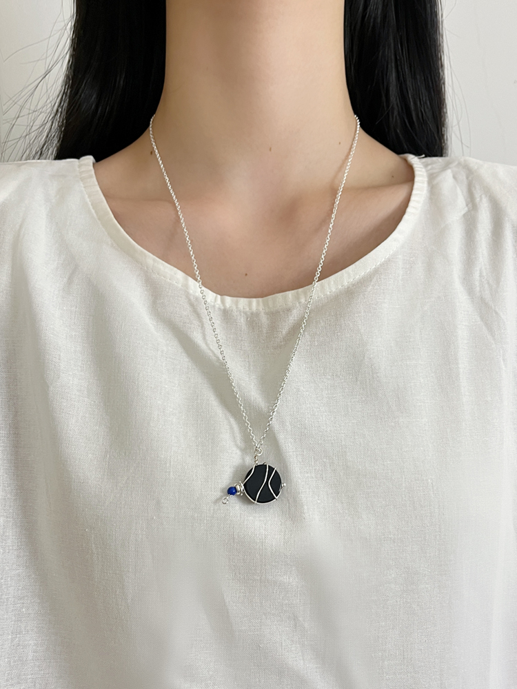 Vintage Black Agate Long Necklace for Women - Lightweight Luxury High-End Wine Bottle Design Sweater Chain, 2025 Trendy Fashion Accessory